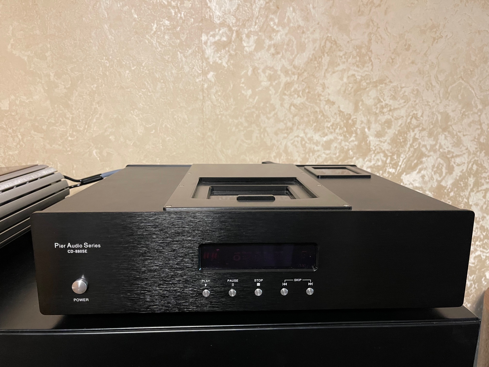 CD 880 SE front