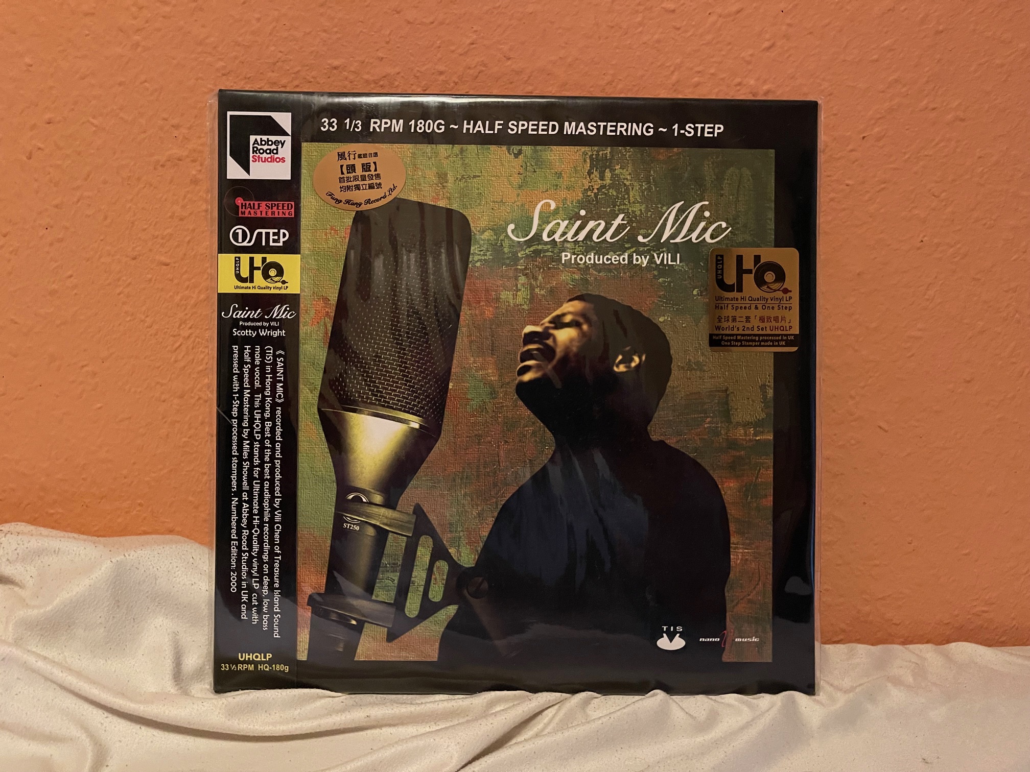 Scotty Wright - Saint mic front