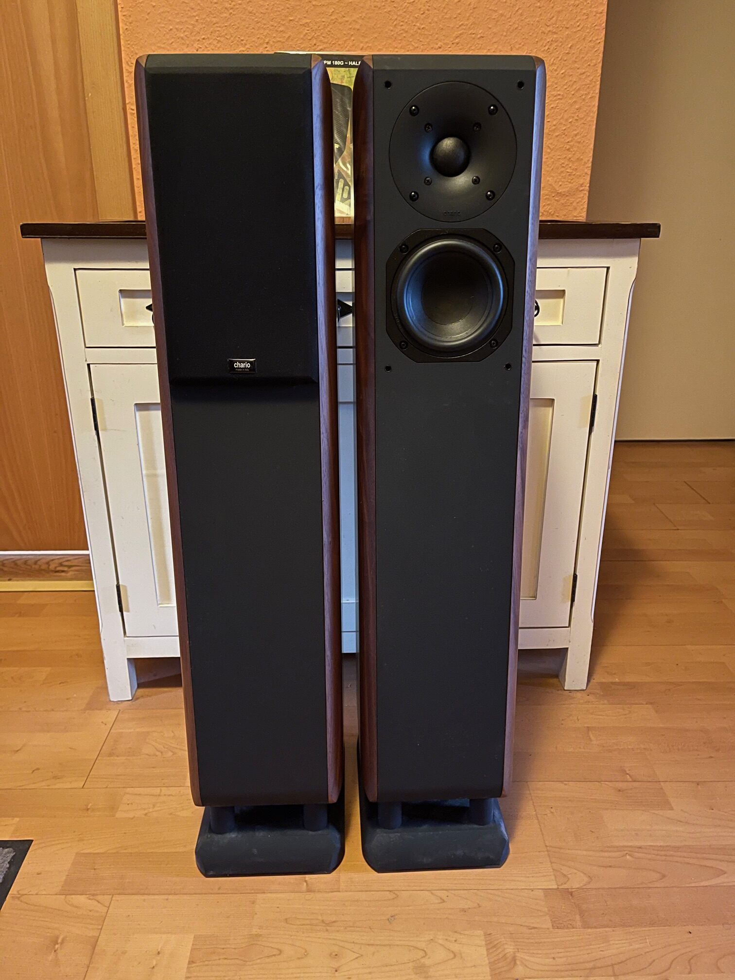 Front mit und ohne Abdeckung