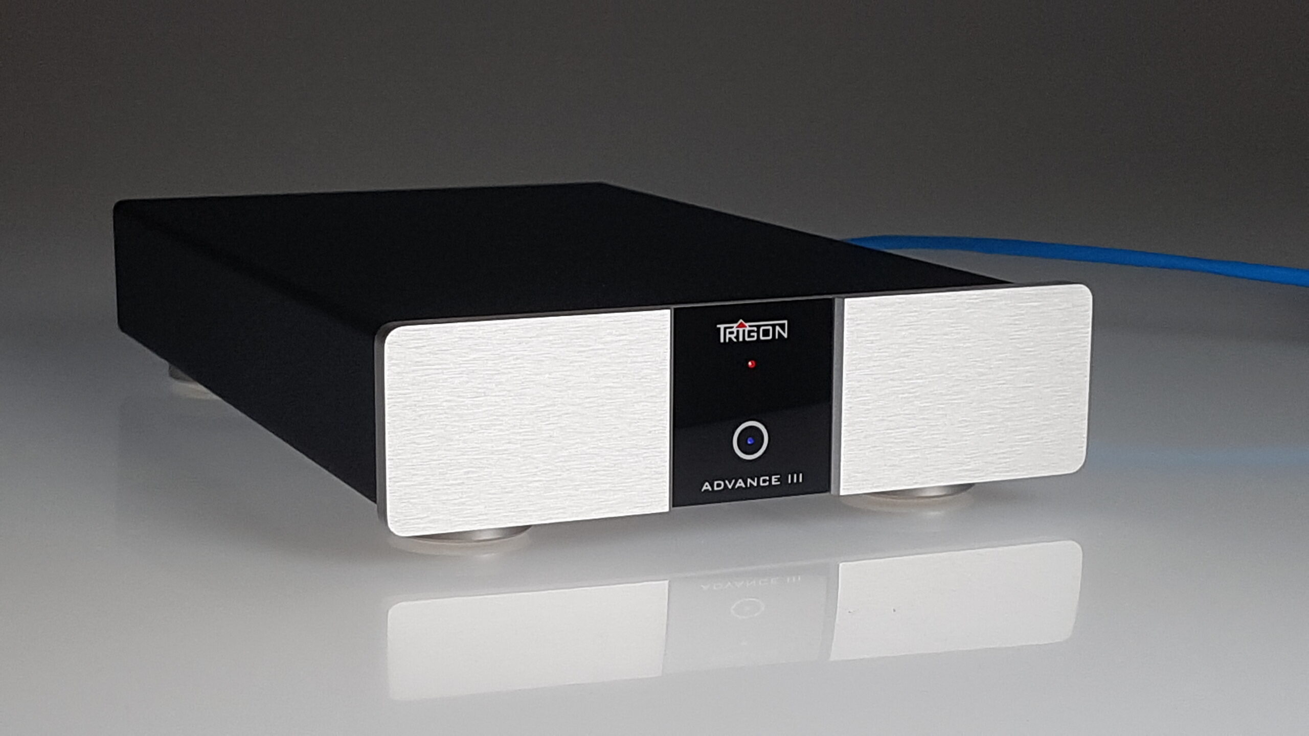 Advance III vorne links silber